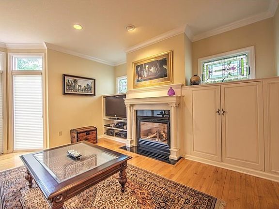 Gas log fireplace, built-ins...