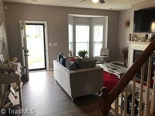 4th image of 713 Woodlake Dr