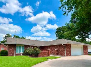 224 Fairview Ave, Blackwell, OK 74631