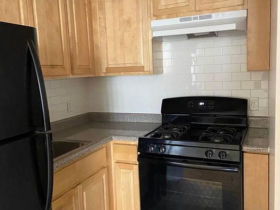4th image of 735 Elton Ave #4