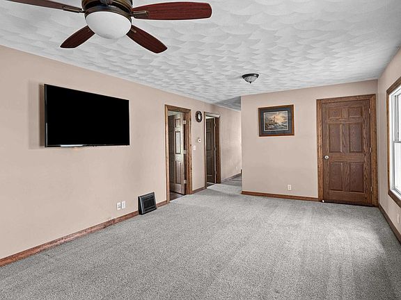 5th image of 23856 E 2200th St