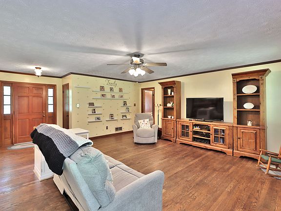 4th image of 2406 Ivy Way