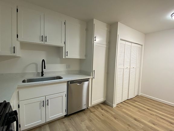 4th image of 341 Lincoln Ave
