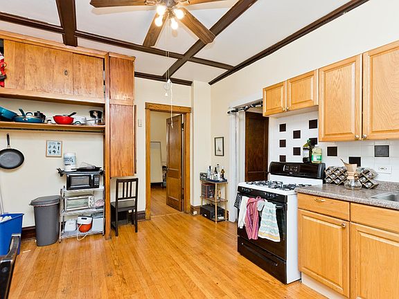 3rd image of 3214 N Paulina St #1S