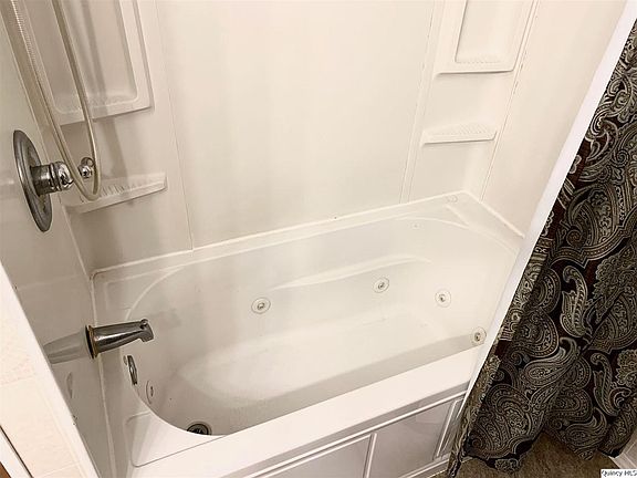 3rd image of 507 Clay St