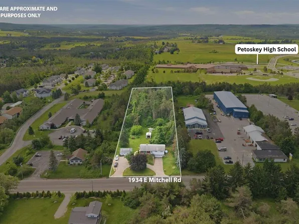 1934 E Mitchell Rd, Petoskey, MI 49770