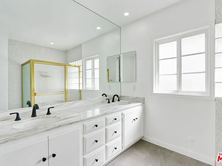 2208 Winona Blvd — Photo 12