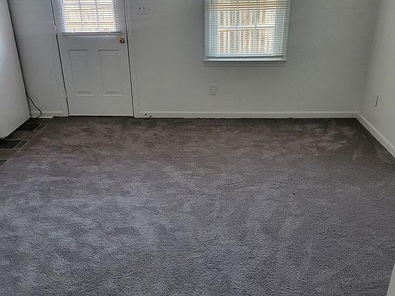 3rd image of 76 Hollyridge Ct #10