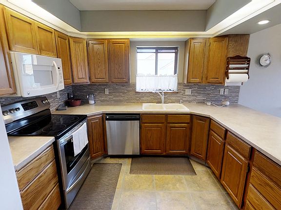 4th image of 1750 Meadowlark Ln