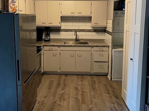 2nd image of 535 N Pleasant Dr APT 2B