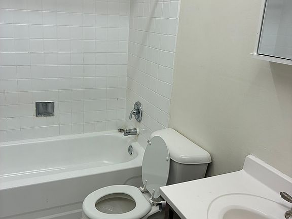 5th image of 3424 Salem Walk #A1