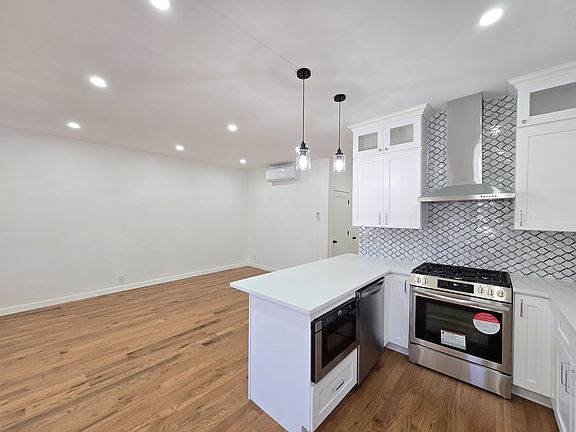 5th image of 2273 E 27th St #2A