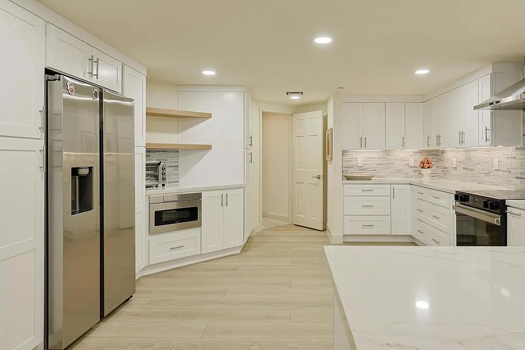 4 bed, 4411 sqft, $9,500 — Photo 2