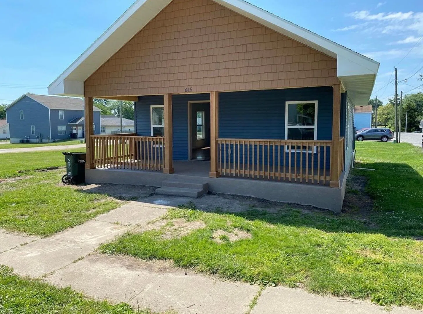 2 bed, 1.0 bath, 1100 sqft, $1,035 — Photo 2