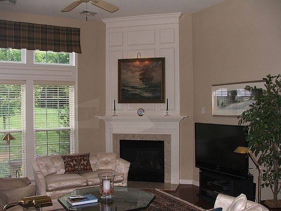 12'ceiling family rm/gas fp