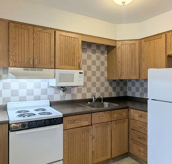Howell House — Photo 1