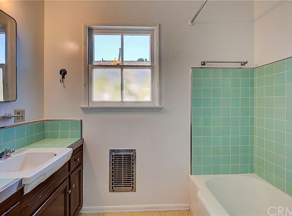4th image of 5414 W 141st St