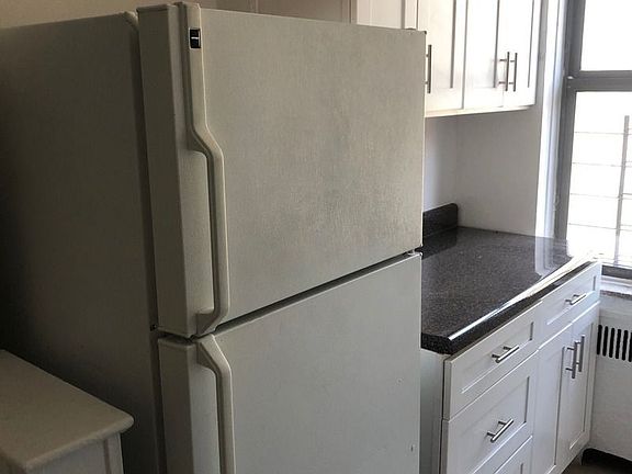 4th image of 2260 Bronx Park E APT 4F