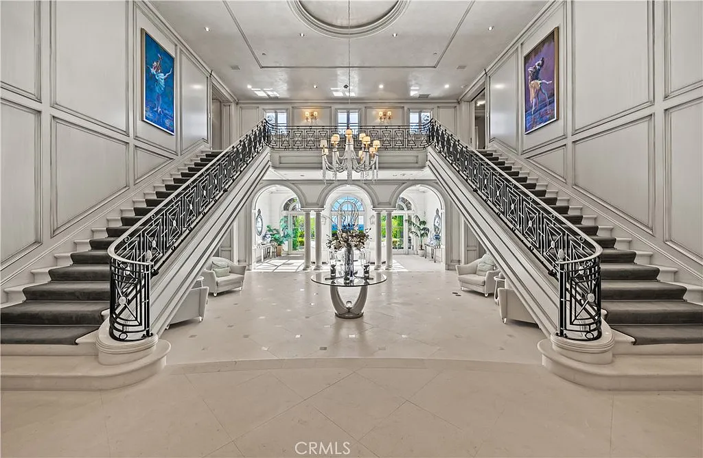 7 bed, 11.0 bath, 14372 sqft, $100,000 — Photo 2