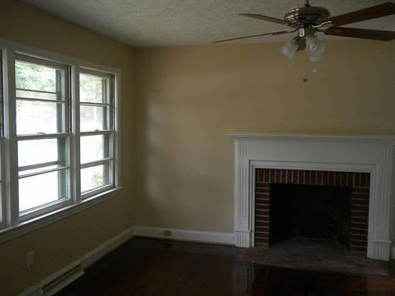 3rd image of 107 Glendale St