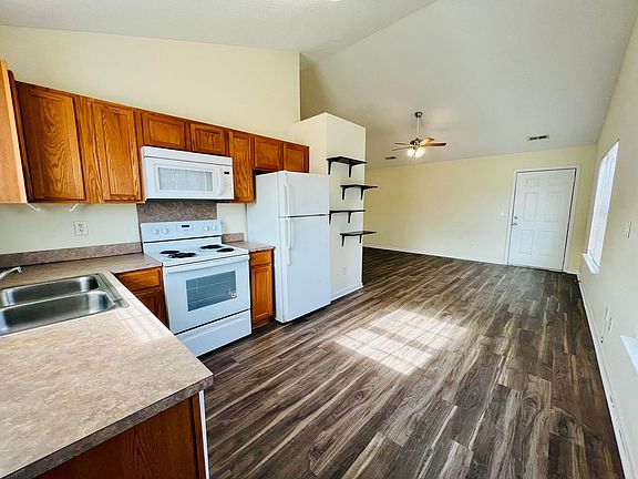5th image of 13507 Main Dr