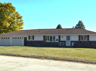 309 Rosemere Ln, Maquoketa, IA 52060