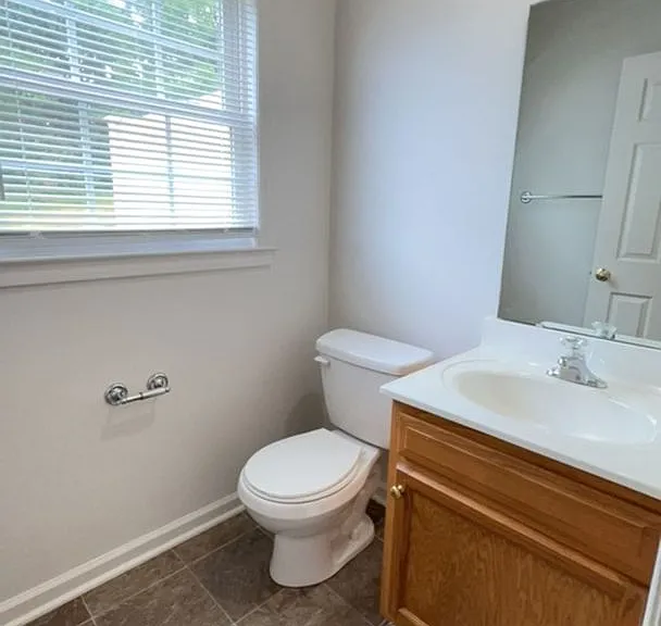 220-240 E Augusta Ave — Photo 8