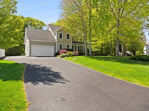90 Sutherland Dr, Somerset, MA 02726