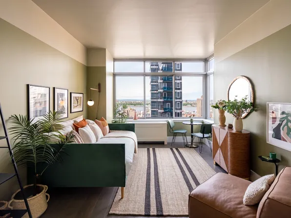 271 West 47th Street image 1 of 19