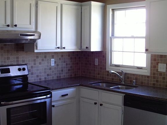 3rd image of 205 Anthony Dr