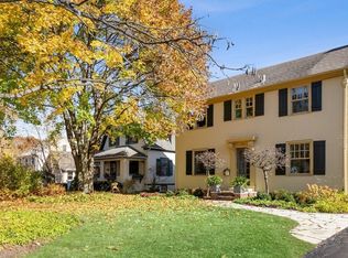 359 E Wisconsin Ave, Lake Forest, IL 60045