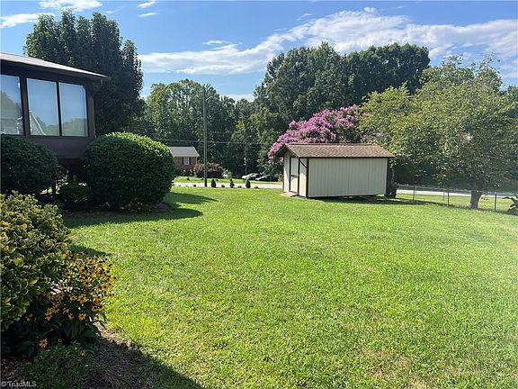 5th image of 206 Maplewood Ct