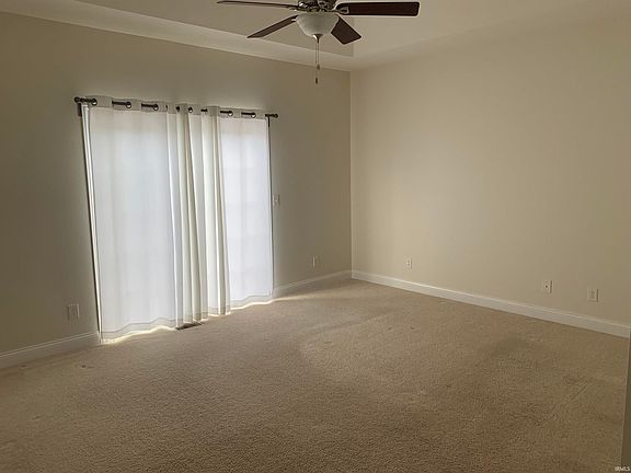 3rd image of 2445 N Stonelake Cir