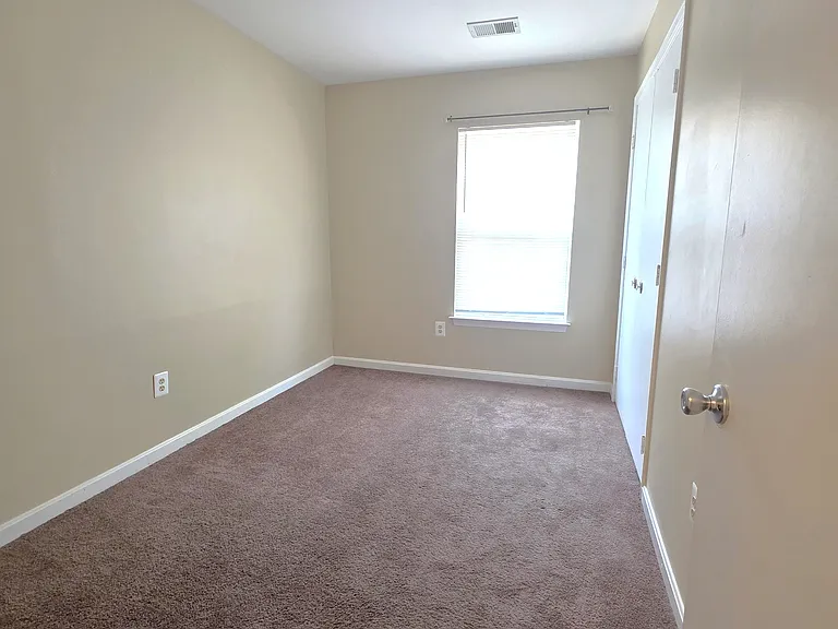 940 Newington Ct — Photo 10