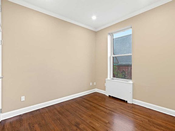 3rd image of 48-19 Vernon Blvd #3B
