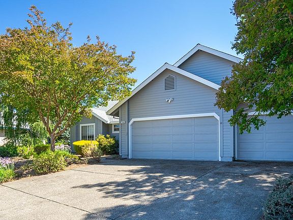 3rd image of 7950 Oakmont Drive