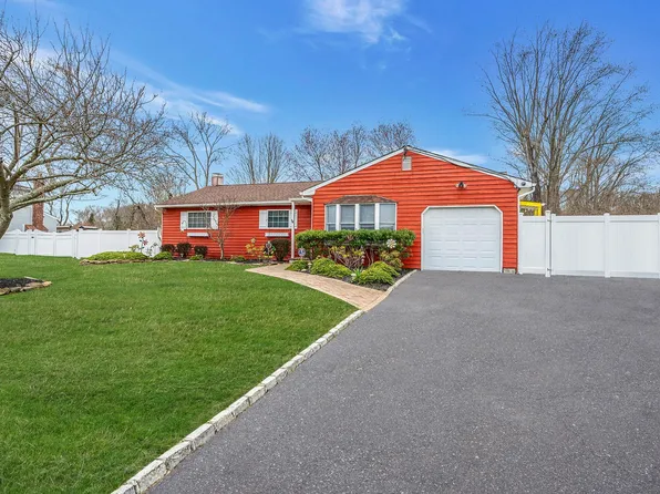 24 Thomas Street, Coram, NY 11727