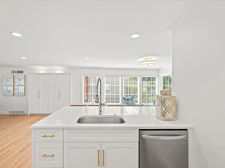 6521 Avondale Dr — Photo 15