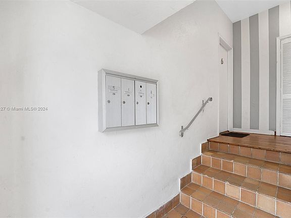 4th image of 737 11th St APT 6