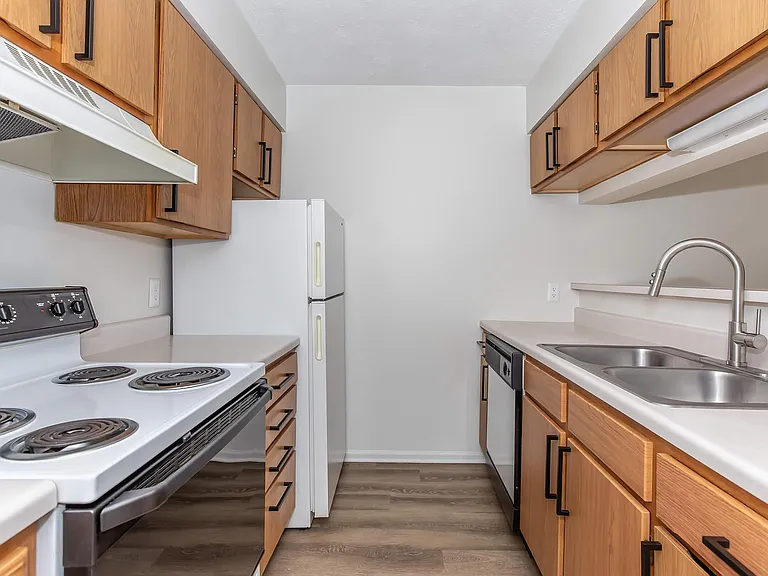Port Crossing Apartments — Photo 58