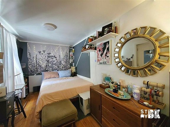 4th image of 912 Putnam Ave APT 1