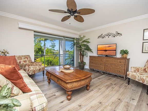 3rd image of 330 Kon Tiki Dr #6