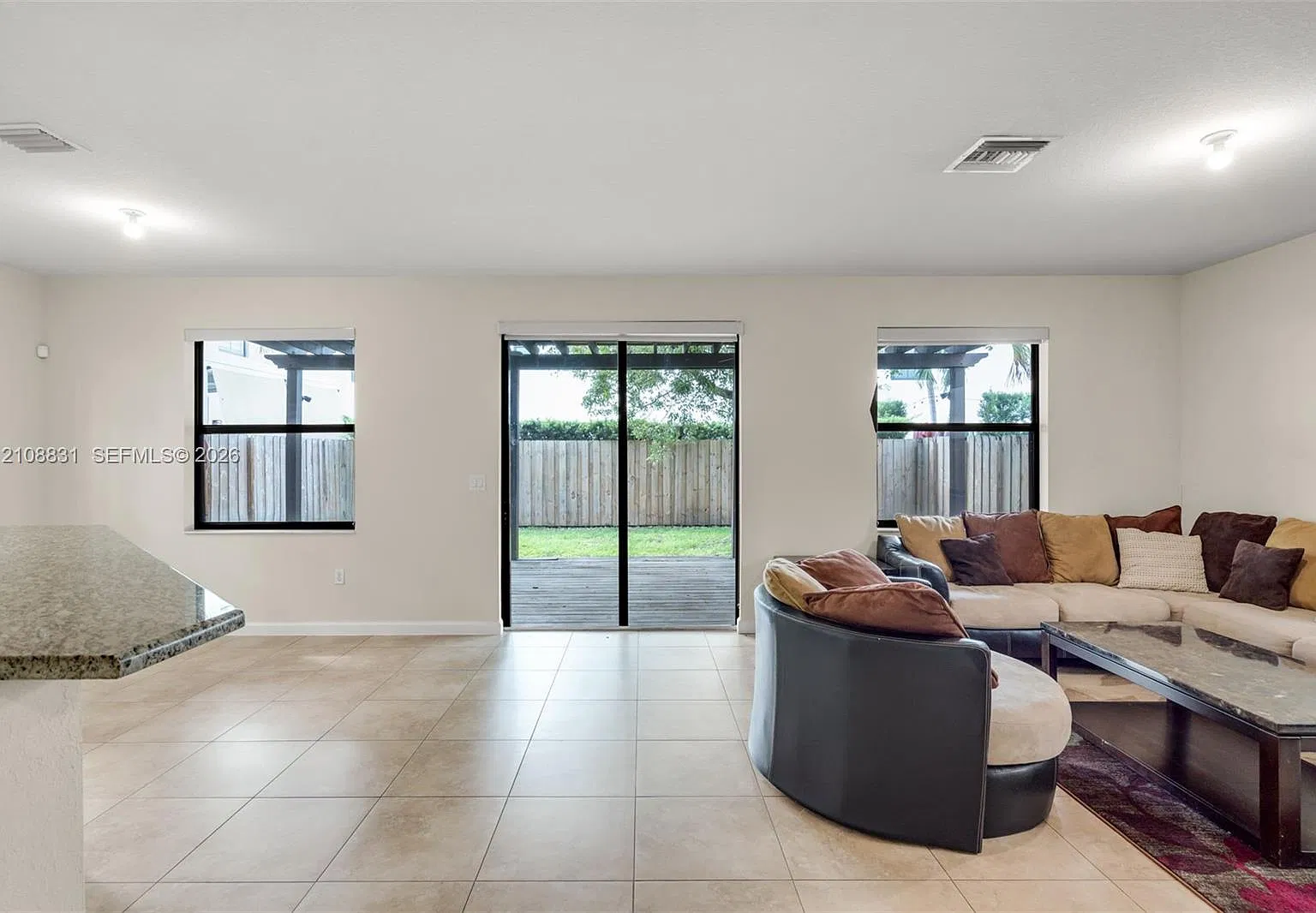 4 bed, 3.5 bath, 2650 sqft, $5,400 — Photo 4