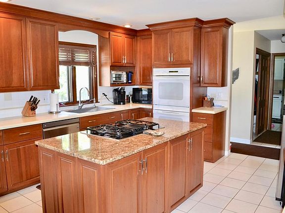 3rd image of 1342 Carron Dr