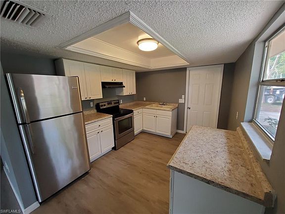 3rd image of 2202 Lakeville Dr
