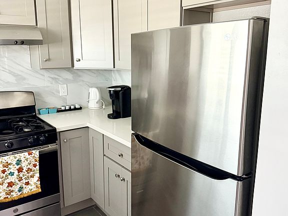 4th image of 1441 W 145th St APT B