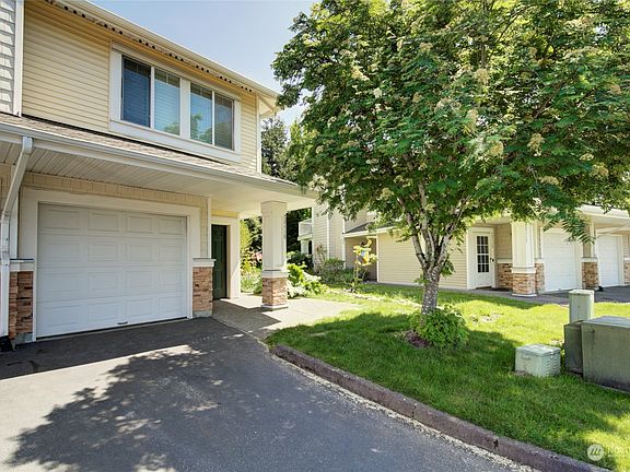 Spacious design features a large single car garage with space to park a vehicle out front>
