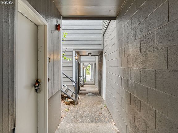 2nd image of 6220 SW Capitol Hwy APT 7