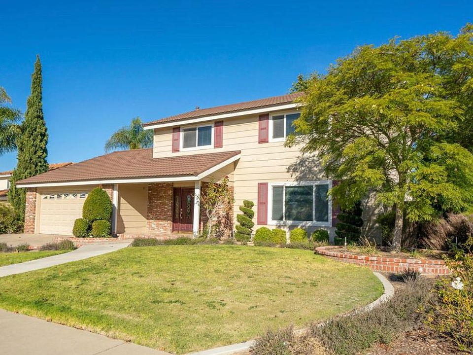 1st image of 455 Meadowbrook Dr
