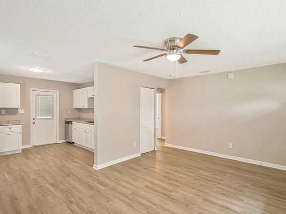 3rd image of 221 Jackson Ave #1